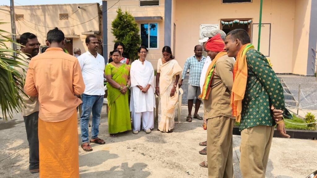 గ్రామ అభివృద్ధిలో సఫాయి కార్మికులే నిజమైన సైనికులు: సర్పంచ్, ఉప సర్పంచ్