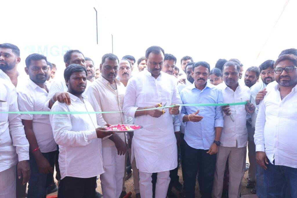 కోమటిరెడ్డి సుశీలమ్మ ఫౌండేషన్ ఆధ్వర్యంలో అత్యాధునిక మినీ మొబైల్ ఆసుపత్రి