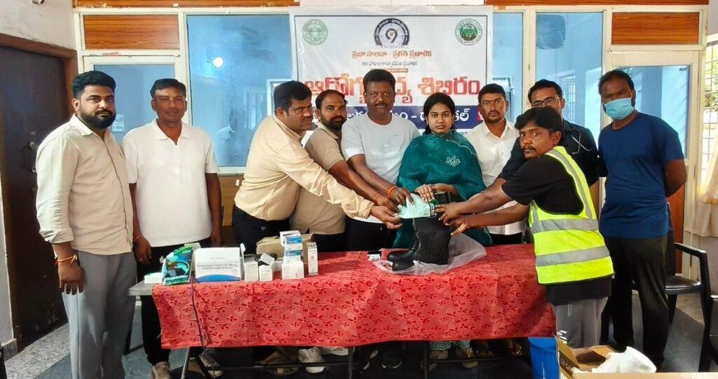 పట్టణ స్వచ్ఛత కోసం నిరంతరం శ్రమిస్తున్న కార్మికులు: మున్సిపల్ ఛైర్మన్ కట్కం రవీందర్