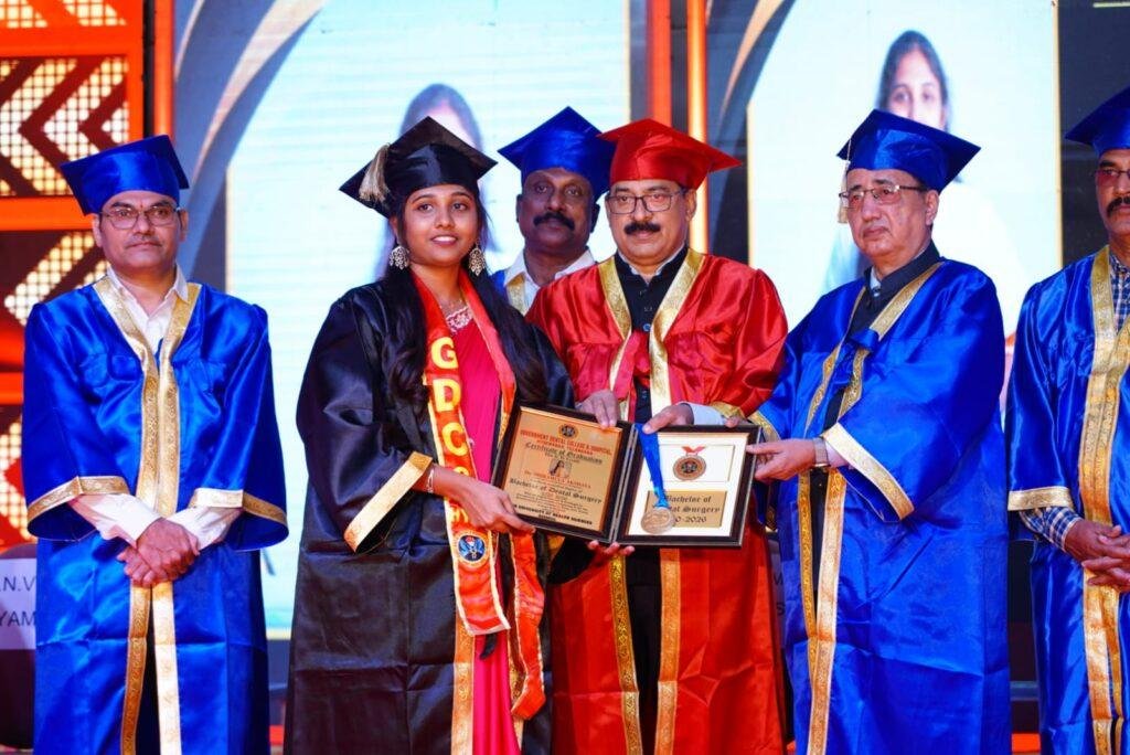 ఘనంగా గవర్నమెంట్ డెంటల్ కాలేజ్ & హాస్పిటల్‌లో గ్రాడ్యుయేషన్ కార్యక్రమం