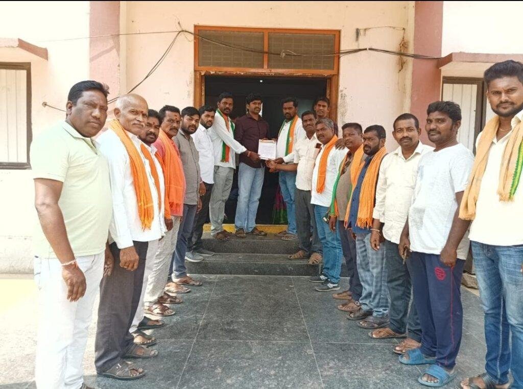 కాంగ్రెస్ పార్టీ ఎన్నికల సమయంలో ఇచ్చిన హామీలను అమలు చేయాలి