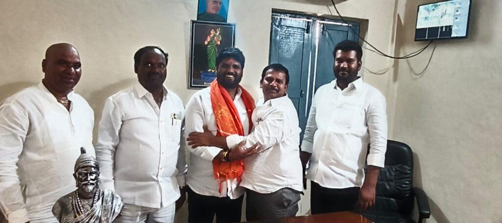 కొలపడకల్ గ్రామ సర్పంచ్ ప్రవీణ్‌కు సన్మానం – నాయకుల అభినందనలు