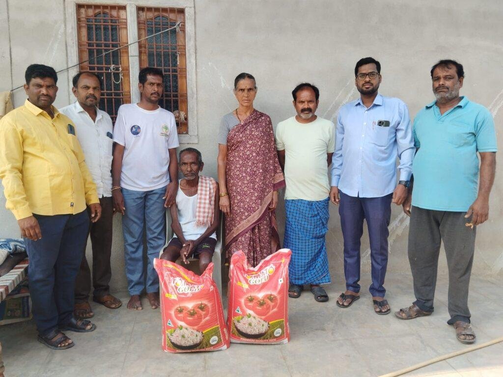 నిరుపేద కుటుంబాలకు అండగా అఖిల రాజ్ పౌండేషన్