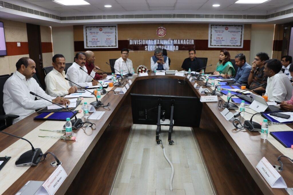 కొత్తగూడెం రైల్వే సమస్యల పై గర్జించిన వై. శ్రీనివాస్ రెడ్డి