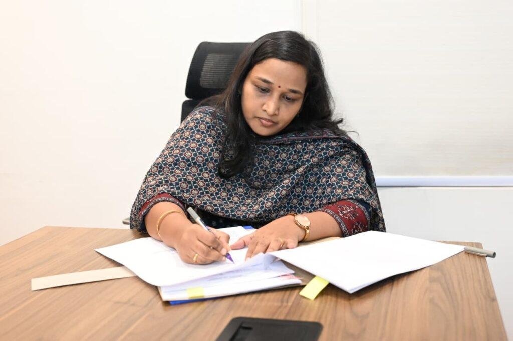 రంగారెడ్డి జిల్లా అదనపు కలెక్టర్‌గా డాక్టర్ కిరణ్మయి కొప్పిశెట్టి బాధ్యతలు స్వీకరణ