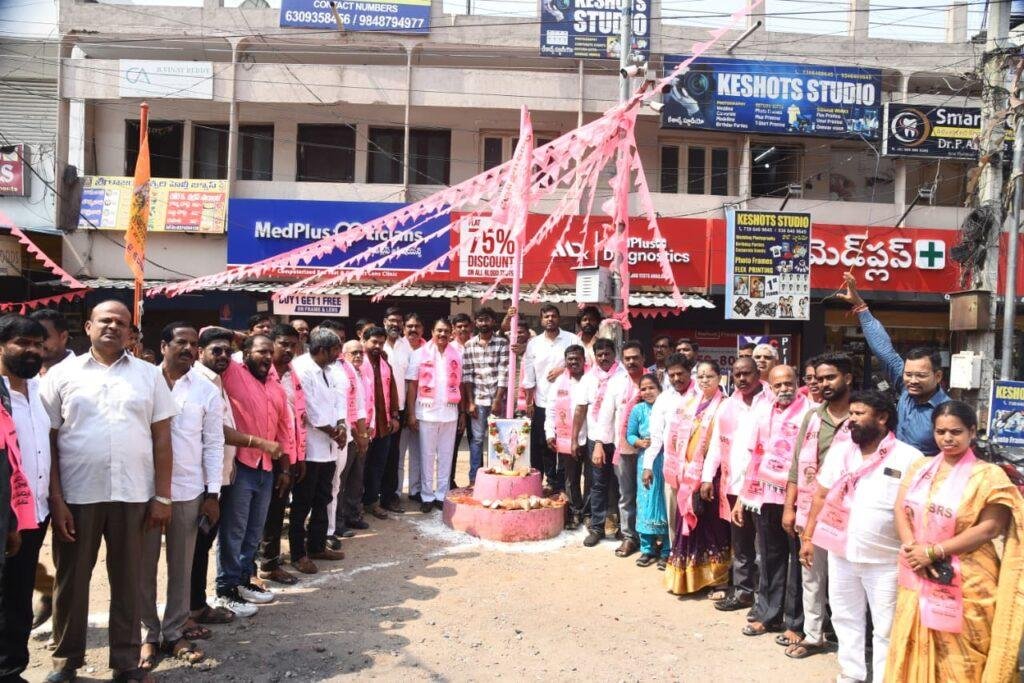 భారత రాష్ట్ర సమితి ఆవిర్భావ దినోత్సవం ఘనంగా నిర్వహణ