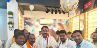 రూపాయికి కంటి పరీక్షలు… ఒక్క రూపాయికి సేవలు