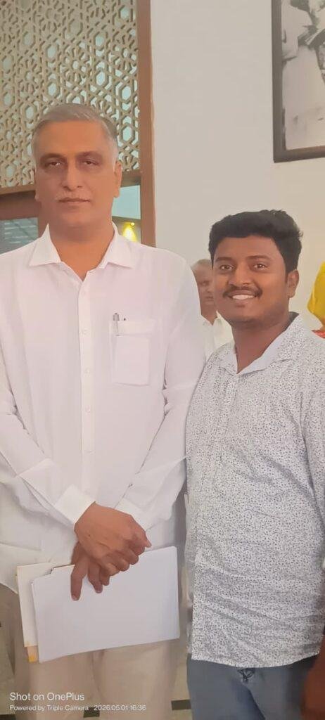 తెలంగాణ భవన్‌లో కేటీఆర్, హరీష్ రావు ను కలిసిన వాసుమల్ల
