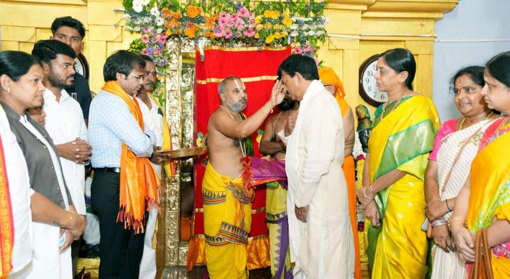 అన్నపురెడ్డిపల్లి లో ఆధ్యాత్మిక వెల్లువ