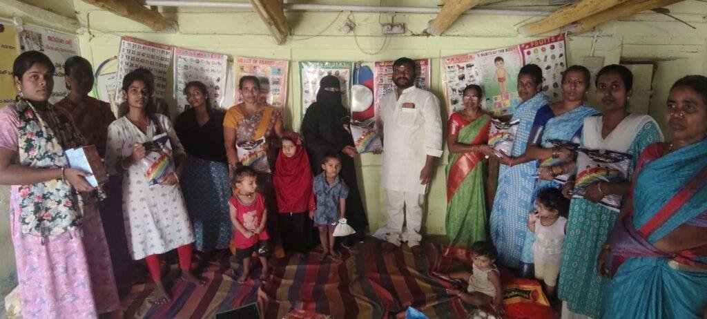 పెద్ద చీకోడ్‌లో అంగన్వాడీ లబ్దిదారులకు టేక్ హోమ్ రేషన్ పంపిణీ