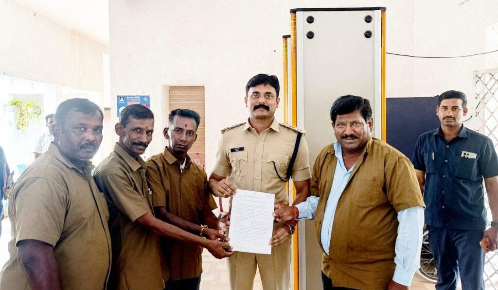 రాపిడోను నియంత్రించి ఆటో డ్రైవర్లను ఆదుకోవాలి: ఎస్పీకి కనకం సూరిబాబు వినతి