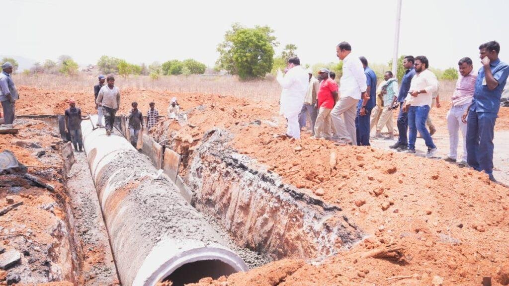 హుస్నాబాద్–కొత్తపల్లి ఫోర్‌లేన్ పనులు వేగవంతం చేయాలి: మంత్రి పొన్నం ప్రభాకర్