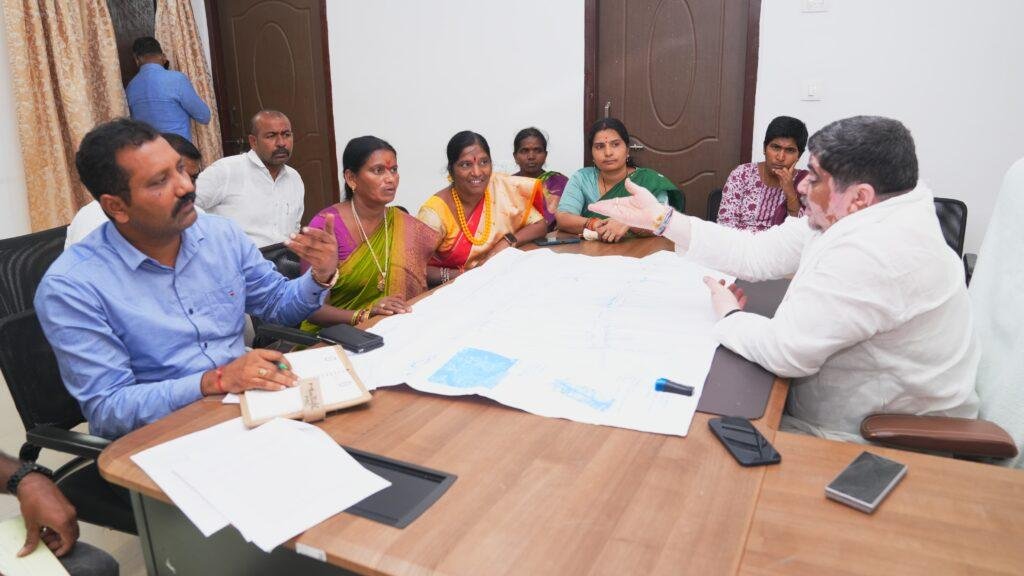 హుస్నాబాద్ అభివృద్ధి పనులు వేగవంతం చేయాలి: మంత్రి పొన్నం ప్రభాకర్