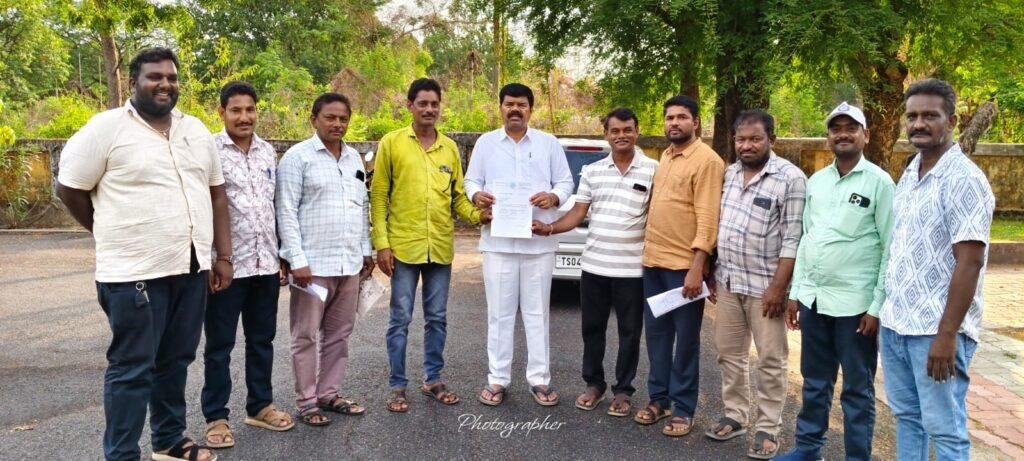పేదలకు అండగా ప్రభుత్వం – సీఎంఆర్ఎఫ్ చెక్కు