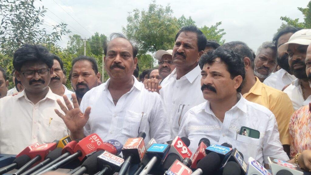 స్వర్ణకారుల సమస్యల పరిష్కారానికి కలెక్టర్‌కు వినతిపత్రం