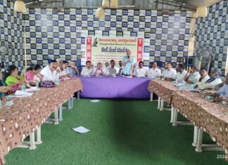 23 వేల ప్రభుత్వ పాఠశాలల మూసివేత నిర్ణయం ఉపసంహరించుకోవాలి