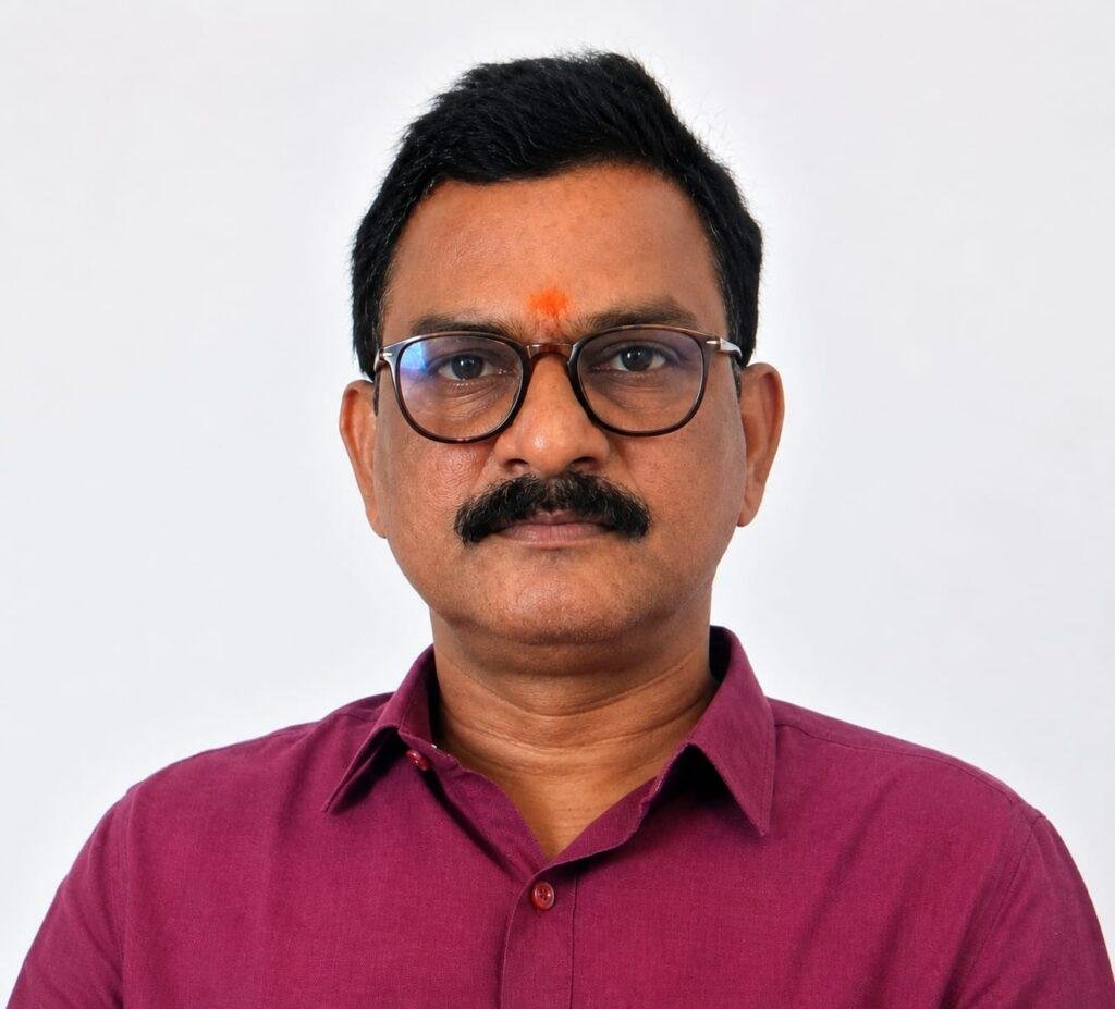 RTI సమాచారం ఇవ్వనందుకు హయత్నగర్ MEO శ్రీనివాస్‌కు రూ.5,000 జరిమానా