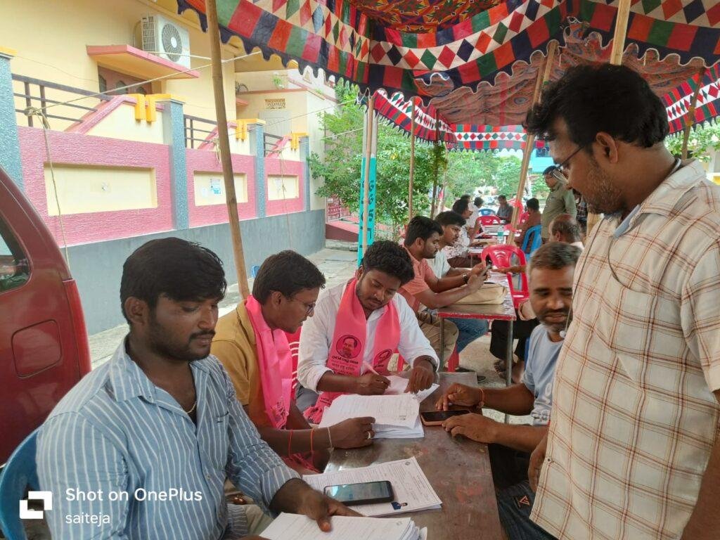 ఎస్‌ఐఆర్ కార్యక్రమంలో ప్రజలకు అవగాహన కల్పిస్తున్న యువతకు అభినందనలు