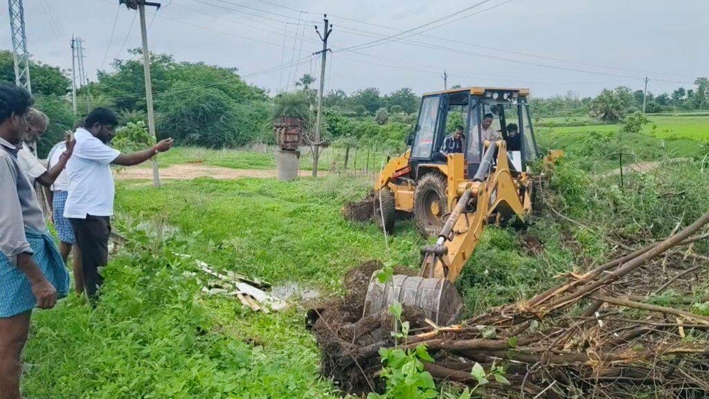 12 గంటల నిరంతర శ్రమతో ప్రధాన రహదారికి కొత్త రూపు..