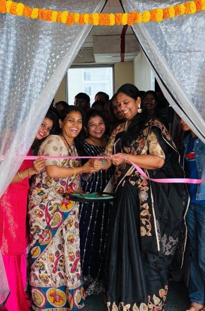 హఫీజ్‌పేట్‌లో డీఆర్‌ఏ అకాడమీ గణేశ ఆర్ట్ ఎగ్జిబిషన్
